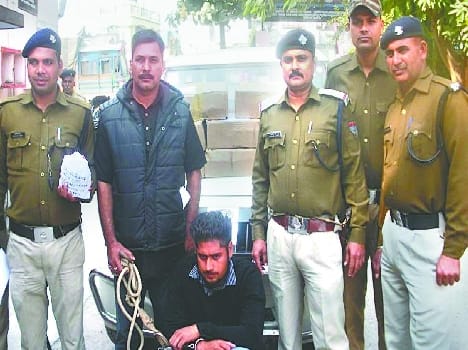 Being transported to the panchayat elections in the state liquor seized